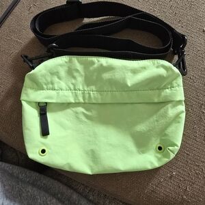 💚 B2G1 EUC lime nylon cross body purse bag 9"x3"x6" detachable adjustable strap